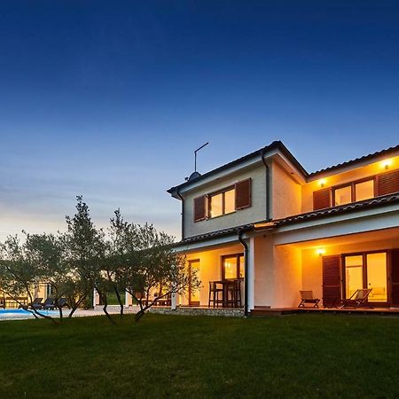 Villas Montrin Kastel Экстерьер фото