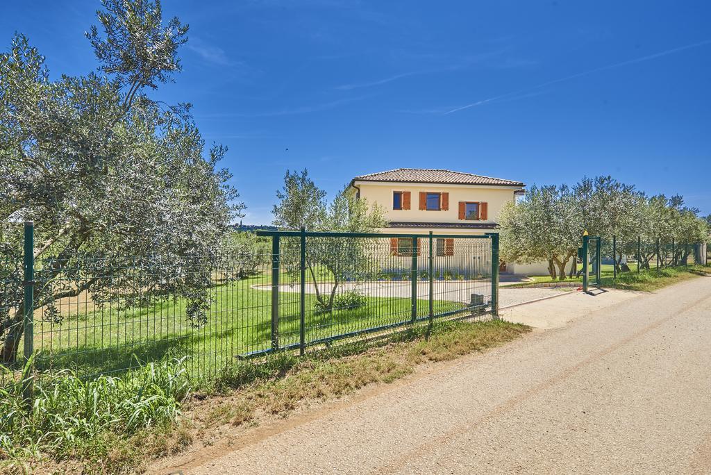 Villas Montrin Kastel Экстерьер фото
