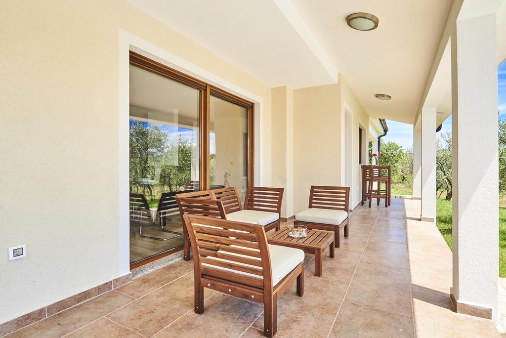 Villas Montrin Kastel Экстерьер фото