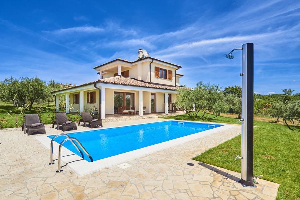 Villas Montrin Kastel Экстерьер фото