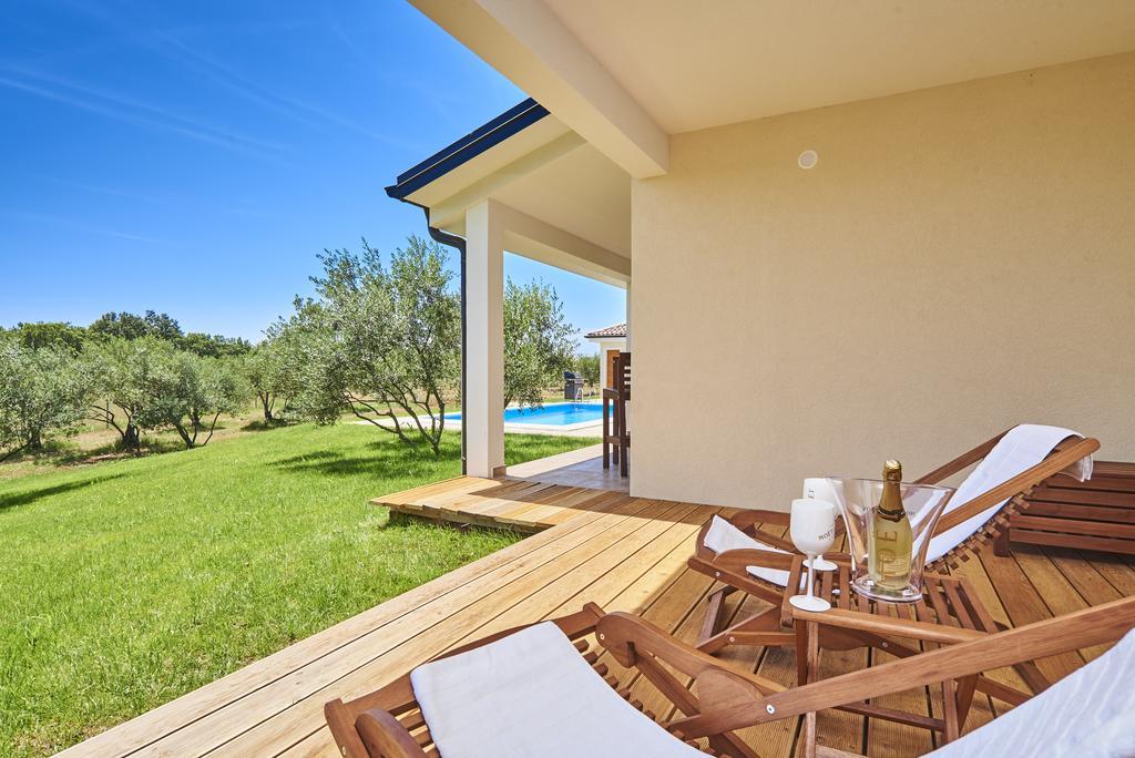 Villas Montrin Kastel Экстерьер фото