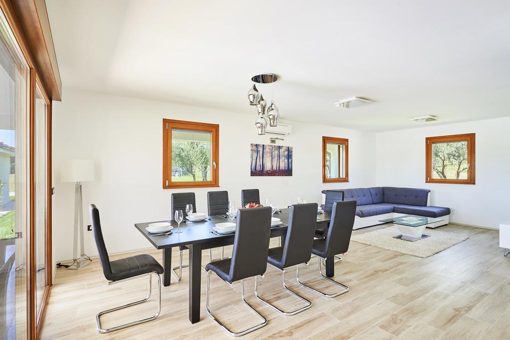 Villas Montrin Kastel Экстерьер фото
