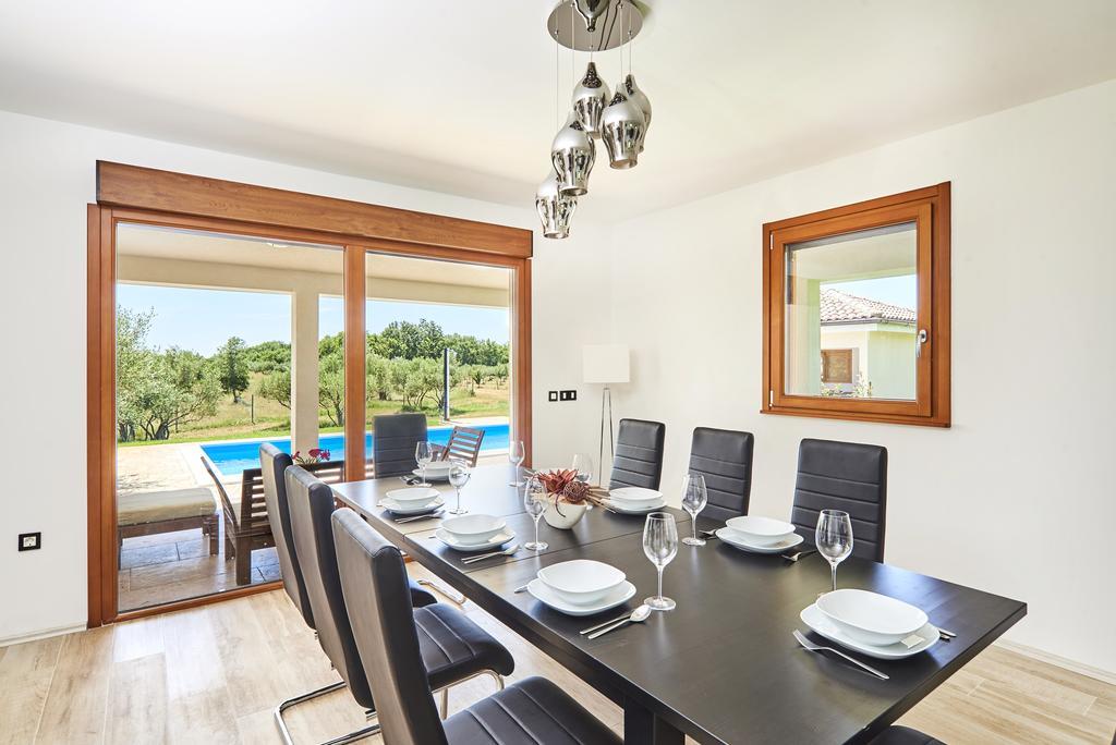 Villas Montrin Kastel Экстерьер фото