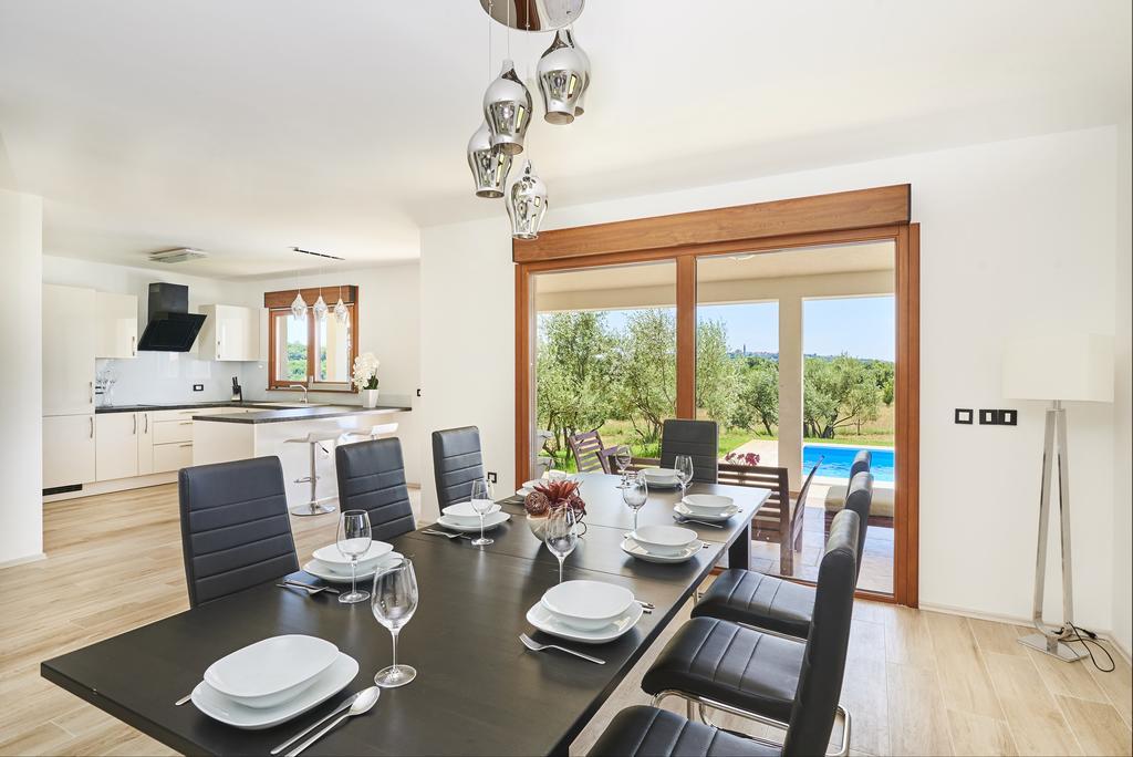 Villas Montrin Kastel Экстерьер фото