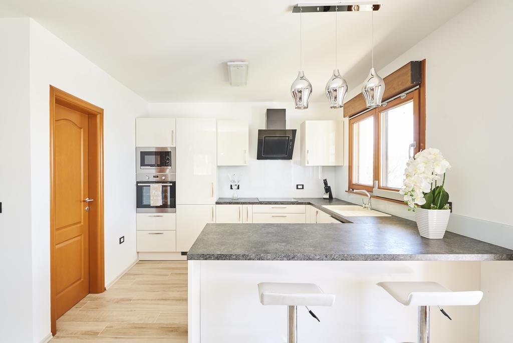 Villas Montrin Kastel Экстерьер фото
